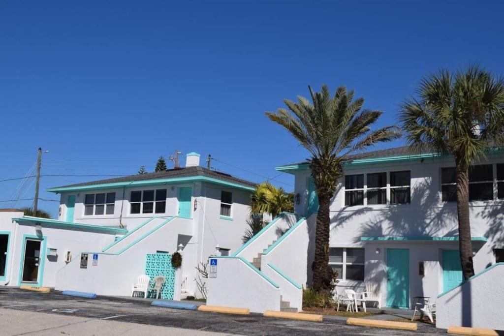 Private One-Bedroom 6 -Directly Across From Beach St. Pete Beach Exterior foto